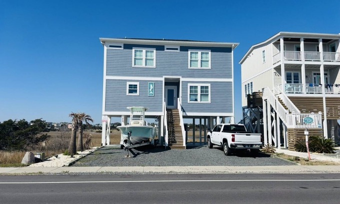 Holden Beach House | Sun-Kissed Mermaid - A Beautiful 2nd Row Home