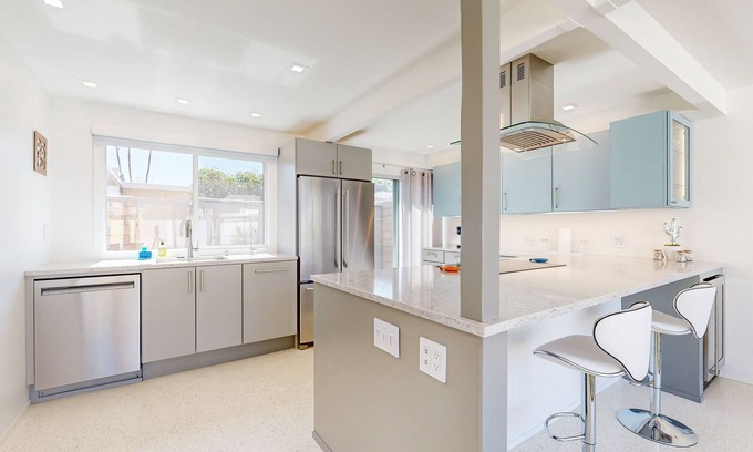 Racquet Club Estates Condo | Sun-kissed serenity- Your dog friendly retreat in Palm Springs