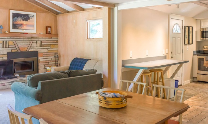 Frankfort House | Sun-lit cottages with private lake access, basketball court, kayaks, and firepit