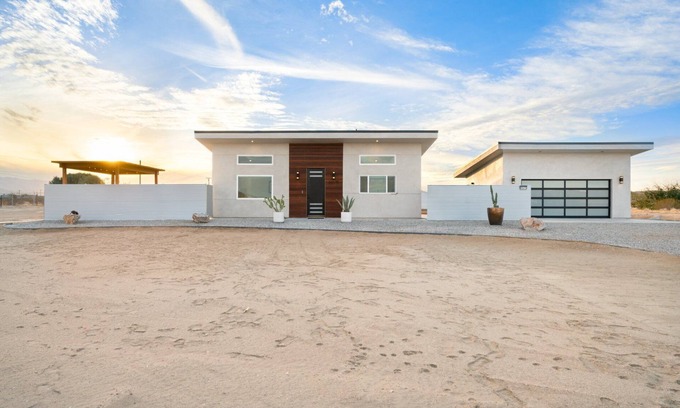 Joshua Tree House | π΅ Sun Oro Joshua Tree - Hot Tub, BBQ, Fire Pit & Gameroom - A Private Desert Oasis π΅