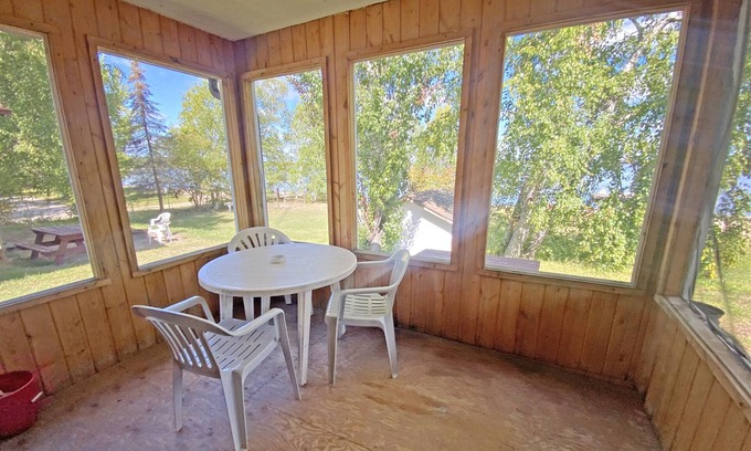 Manitoba Cabin | Sun, Sand, Visit "Sugar Shores"