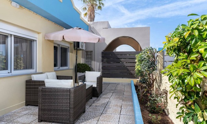 Lambi House | Sun & Waves Beachfront Suite