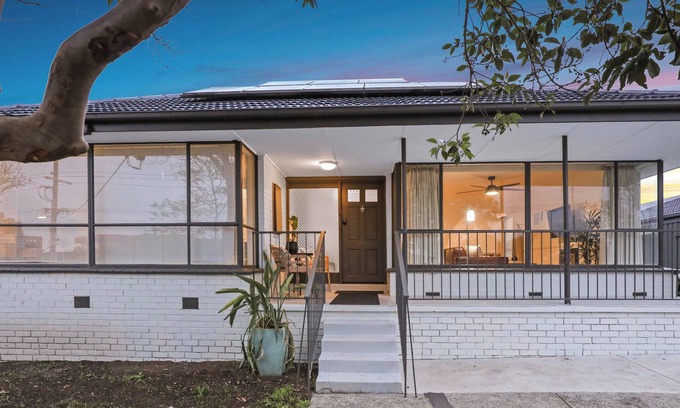Sunbury House | Sunbury large family home close to airport macedon ranges newly renovated