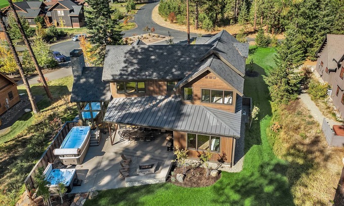 Cle Elum House | Suncadia's #1 6BR/6BA Luxury Retreat! Huge Swim Spa*Hot Tub*Game Room*5 Mstrs