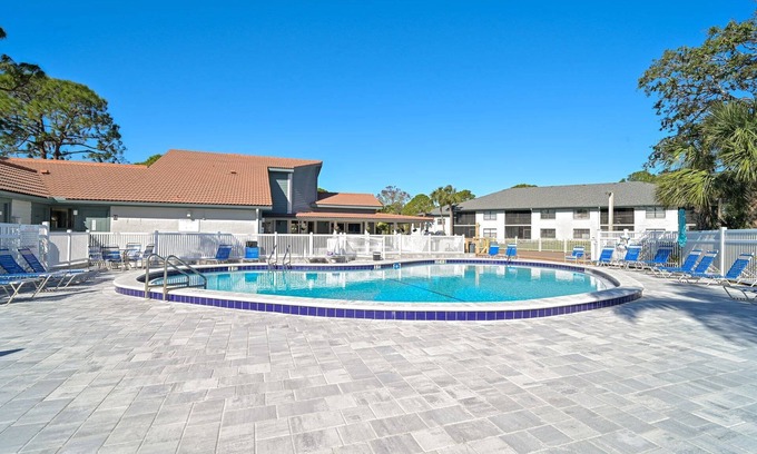South Bradenton Condo | Suncoast Retreat - Updated Ground-Floor Condo Near IMG, Pools, Hot Tubs, Tennis, BBQ, and Beaches!