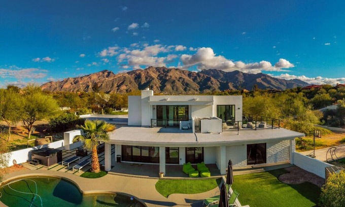 Tucson Apartment | Suncrest Compound (Mike Morgan)