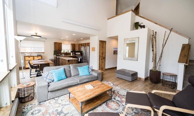 Estes Park House | Sundance-2 miles to Rocky Mountain National Park
