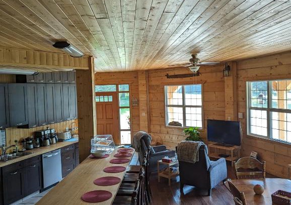 Edson Bed & Breakfast | Sundance Country Lodge B&B