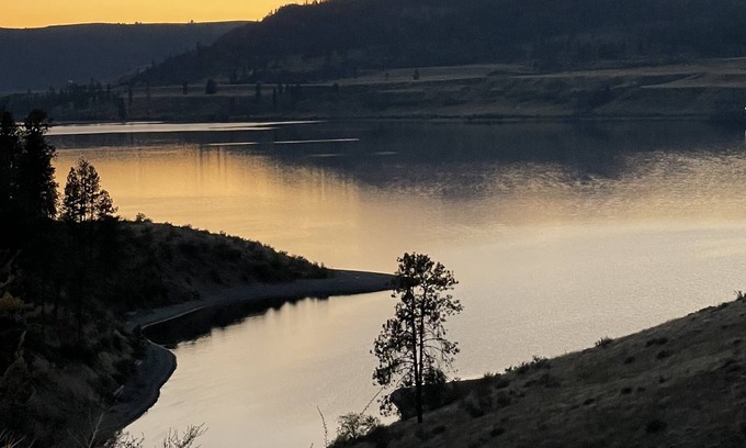 Davenport House | Sunday Bay Get Away~ On Peaceful Lake Roosevelt