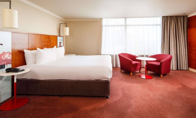 Adamsdown Apartment | Sunday Cardiff Holland House & Spa| Classic Double