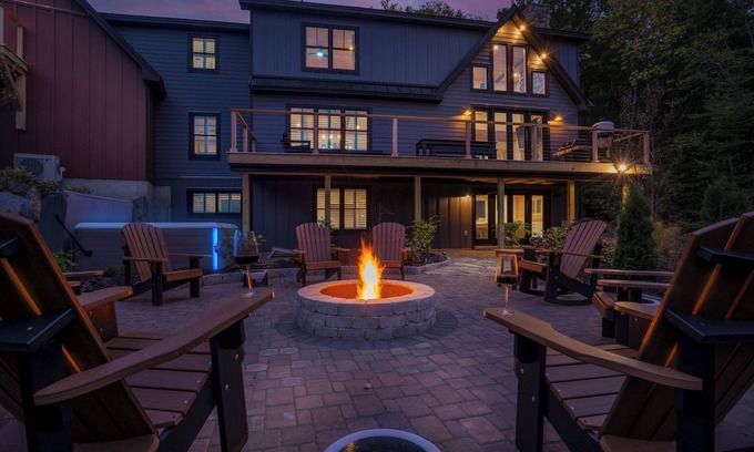 Sunday River Area Ski Chalet | Sunday River, sleeps 14, gym, chefs' kitchen, hot tub, game room, firepit, AC