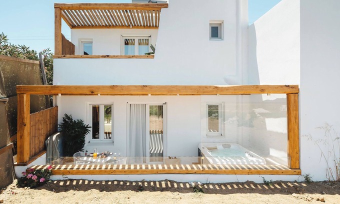 Agia Anna Villa | Sunday Suites Honeymoon Villa W/Sea Views at Ag. Anna Beach ⛱