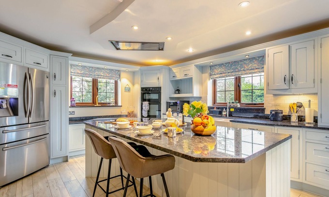 Raymonds Hill House | Sundowner Cottage - Four Bedroom House, Sleeps 8