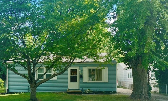 Springfield House | Sunflower Cottage