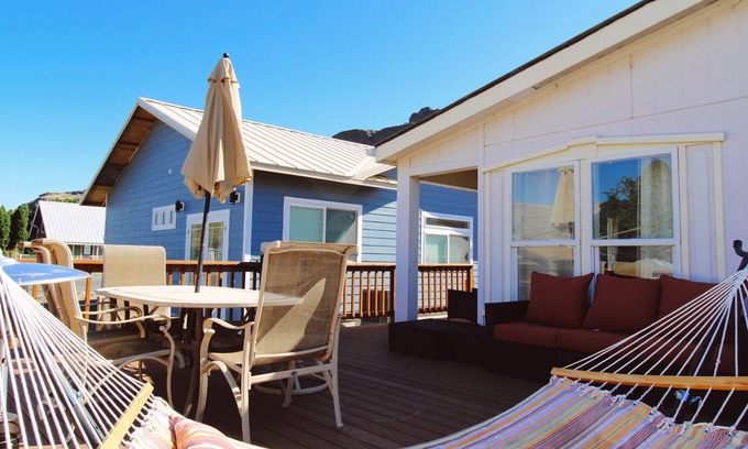 Quincy Cabin | Sunland Estates Cabin ~ Close to the Gorge Amphitheater!