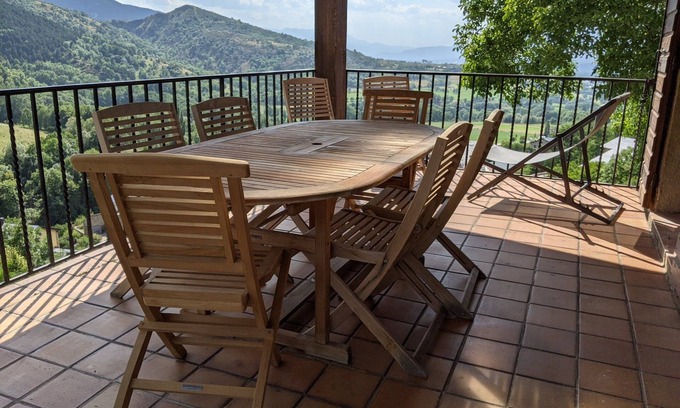 Llo Ski Chalet | Sunlight and quiet. Mountains, thermal baths and pool in summer. Panoramic view.