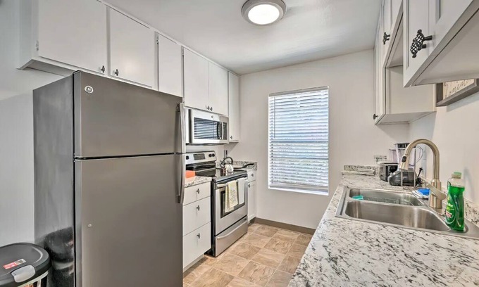 San Carlos Apartment | Sunlit 3-Bed Oasis: Pool, Near Lake