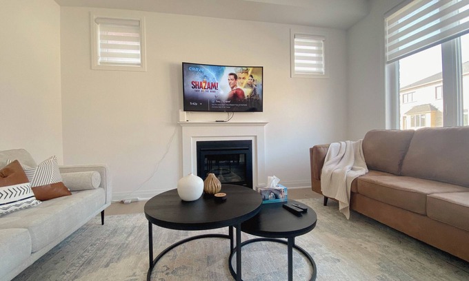 York Regional Municipality House | Sunlit Brand-New Home: Comfort & Convenience for Families