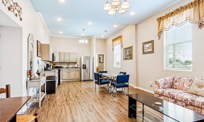 South 7th Ward Apartment | Sunlit retreat with a full kitchen, washer/dryer, & central AC