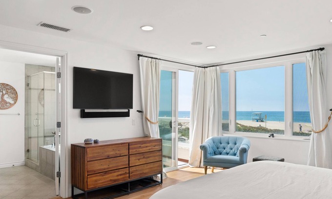 Playa Del Rey Condo | Sunlit Sanctuaries & Coastal Serenity - Dreamy Condo Escape in Playa Del Rey