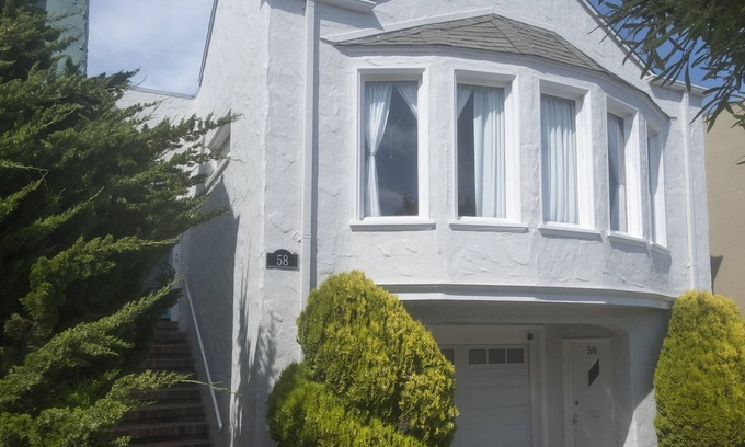 Cayuga Terrace House | Sunny 1920s Gem – Free Parking, No Chores!