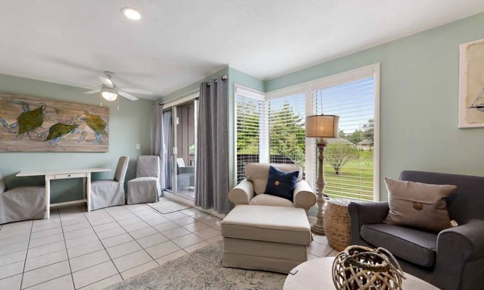 Diamondhead Condo | Sunny 1st Floor Condo w/Pool: Golf, Swim & Play!