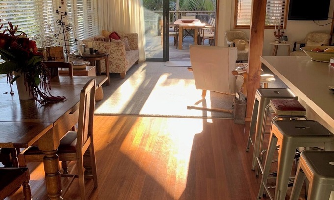 Cable Bay House | Sunny 2 Bedroom Beach House - Cable Bay n(wheel chair accessible)