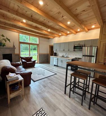 Moscow House | Sunny 2BR with Pond, Fireplace, Walk to Stowe