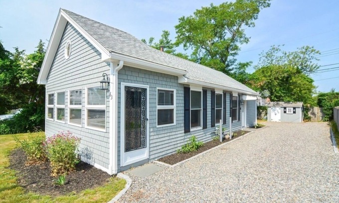 Barnstable Cottage | Sunny 3-bedroom cottage with WiFi and AC-Steps to beach and walkable to town!