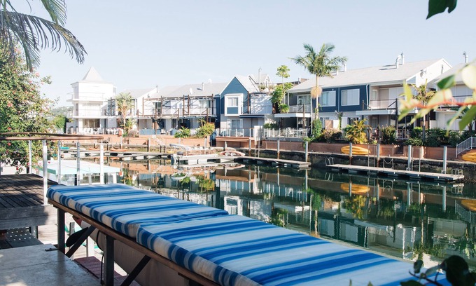 Knysna Central House | "Sunny 3-bedroom waterfront House with boat mooring at Knysna Quays.