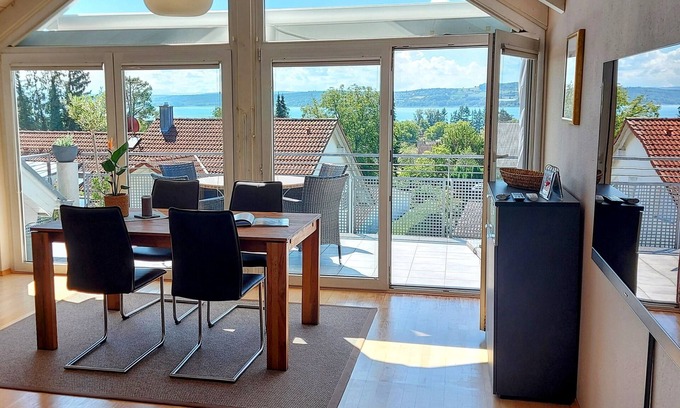 Ueberlingen Apartment | Sunny 3 room apartment with views of Lake Constance and the Alps - 9 min. to the lake