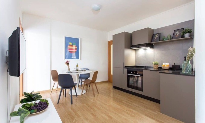 El Parc i la Llacuna del Poblenou Apartment | Sunny 3BD for Families in Poblenou next to the sea!
