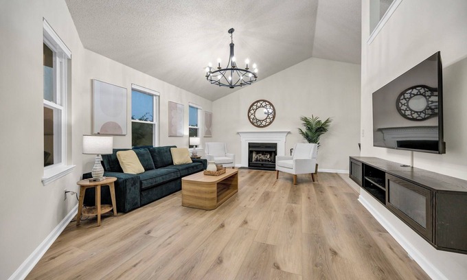 State Park House | Sunny 3BR+ Flex Room Retreat and Private Backyard