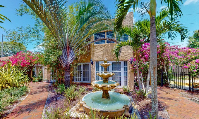 Riviera Beach Apartment | Sunny abode with shared pool & grill access - well-equipped kitchen, AC, and W/D