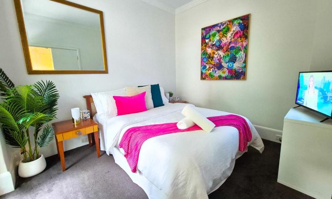 Chippendale Apartment | Sunny and central loft in the city of Sydney