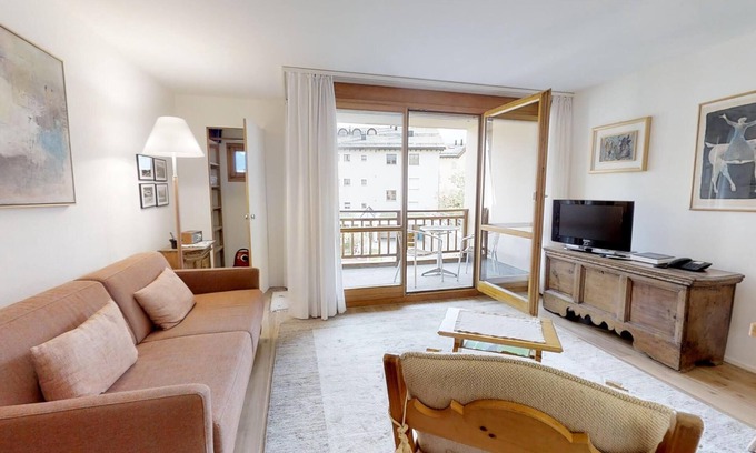 Silvaplana Apartment | Sunny and quiet 2½-room apartment on the first floor, 64 m2, facing south-west.