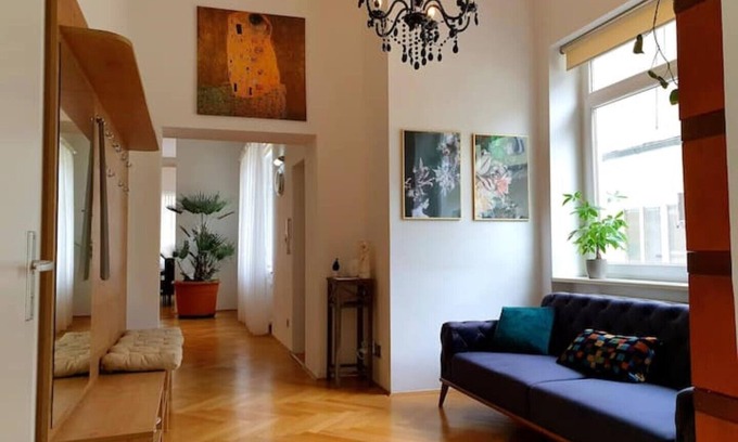Favoriten Apartment | Sunny and spacious apartment near the city center
