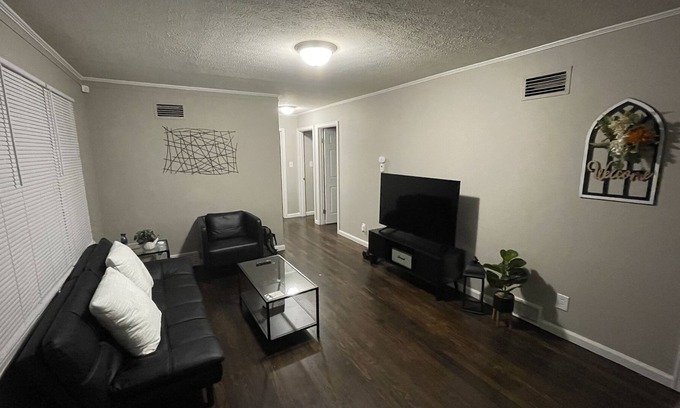 Middletown House | Sunny and Spacious Home with Modern Amenities