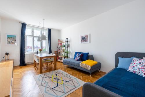 Zizkov Apartment | *SUNNY and STYLISH* Apt with BALCONY near TV Tower