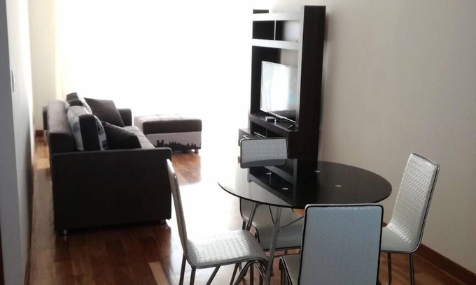 Macrodistrito Sur Apartment | Sunny apartment with pool