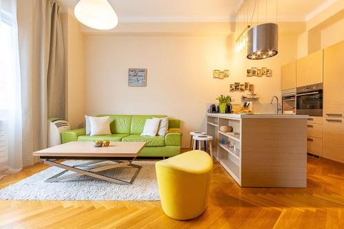 Vrsovice Apartment | Sunny apartment