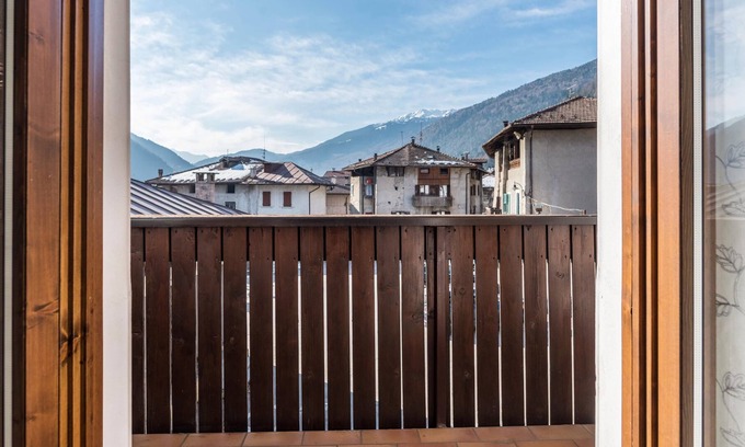 Ragoli Apartment | Sunny apartment in Giuma with mountain views and balcony
