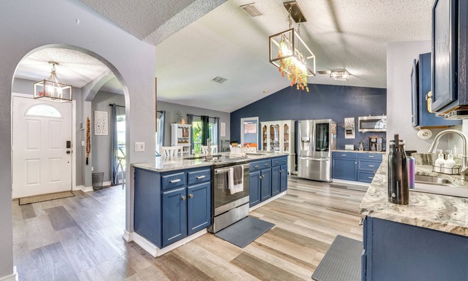 Apopka House | Sunny Apopka Home w/Pool - 5 Mi to Wekiwa Springs