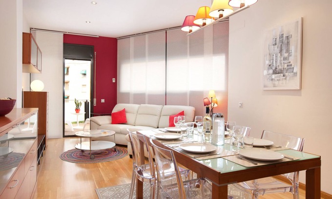 El Guinardo Apartment | SUNNY ATTIC, 2 TERRACES, PRIVATE SOLARIUM, 3 ROOM, 2 BATHS. 3 MIN TO SUBWAY.