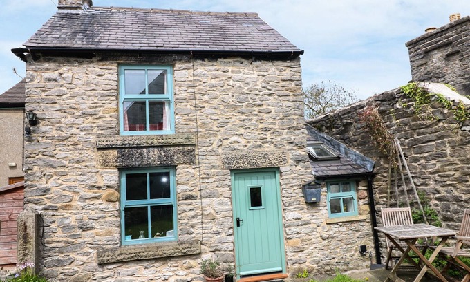Bradwell Cottage | SUNNY BANK VIEW, character holiday cottage in Bradwell