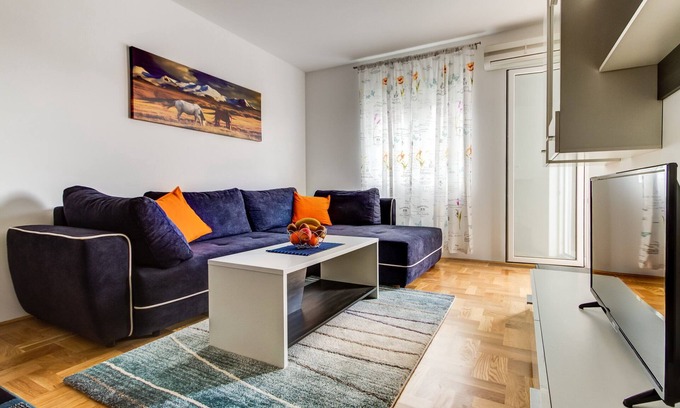 Tomicici Apartment | Sunny Bay Apartments With Balcony and Sea View