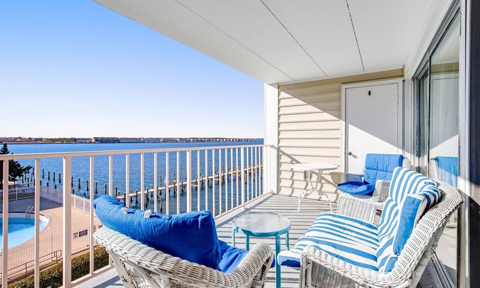 Midtown Ocean City Condo | Sunny, Bay View Condo with Free WiFi, Full Kitchen, Central A/C, & Shared Pool