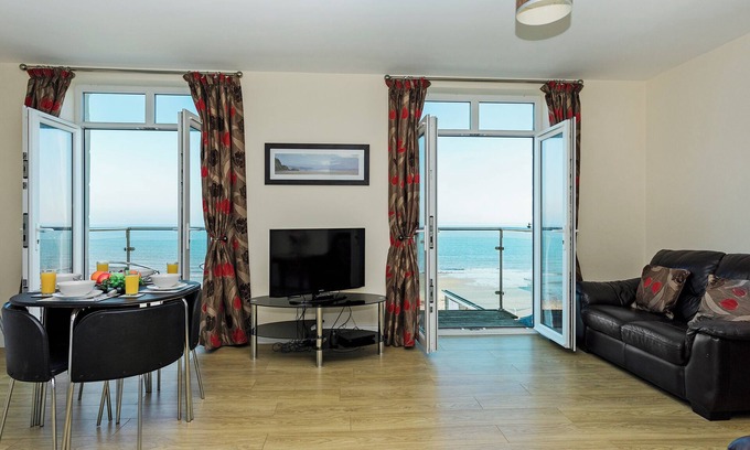 Shanklin Cabin | Sunny Beach Apartments