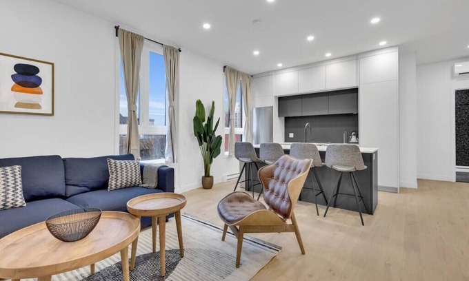 Southwest Condo | Sunny, bright & natural apt, centrally located
