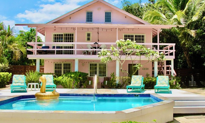 Surfside House | Sunny Bungalow, 2 Bedroom Beachfront Pool Retreat